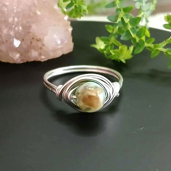 Dainty Dyed Green Shell Beaded Ring, Seashell Jewelry, Wire Ring, Size 6 - Picture 1 of 2